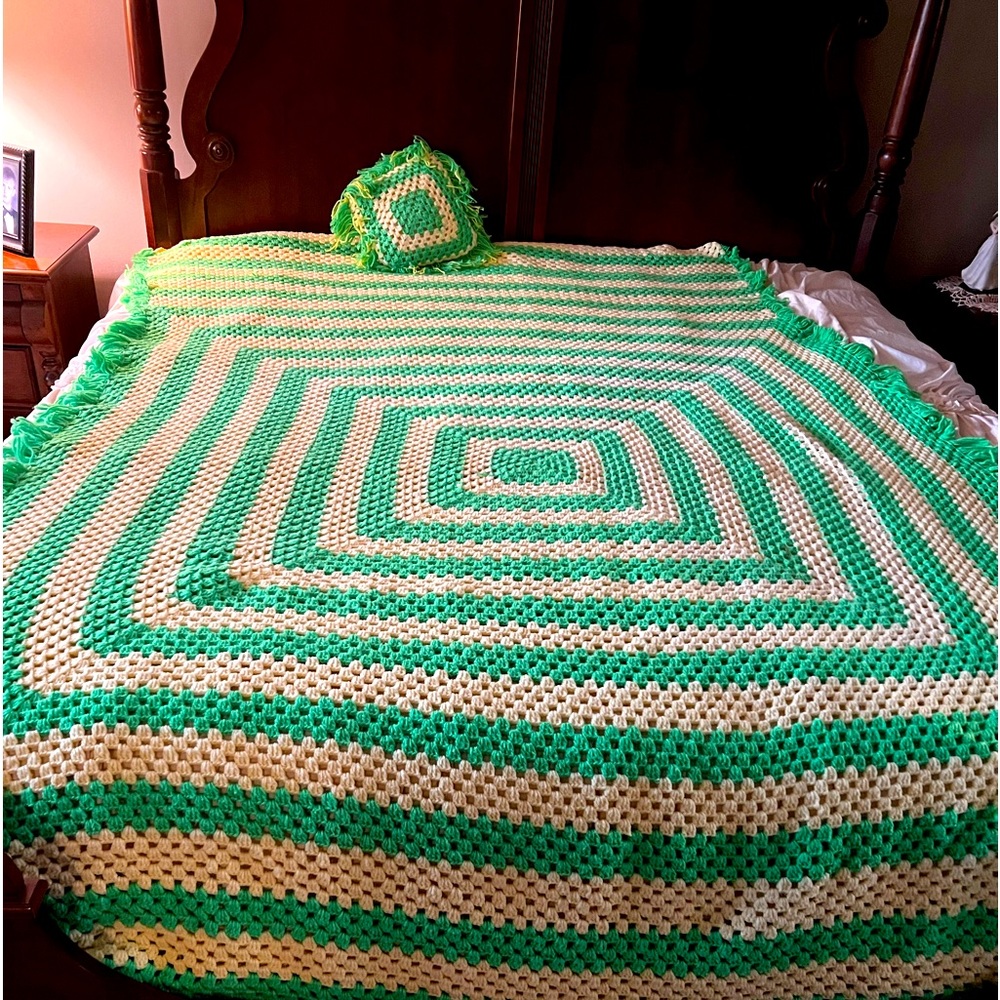 Full size crochet blanket and pillow